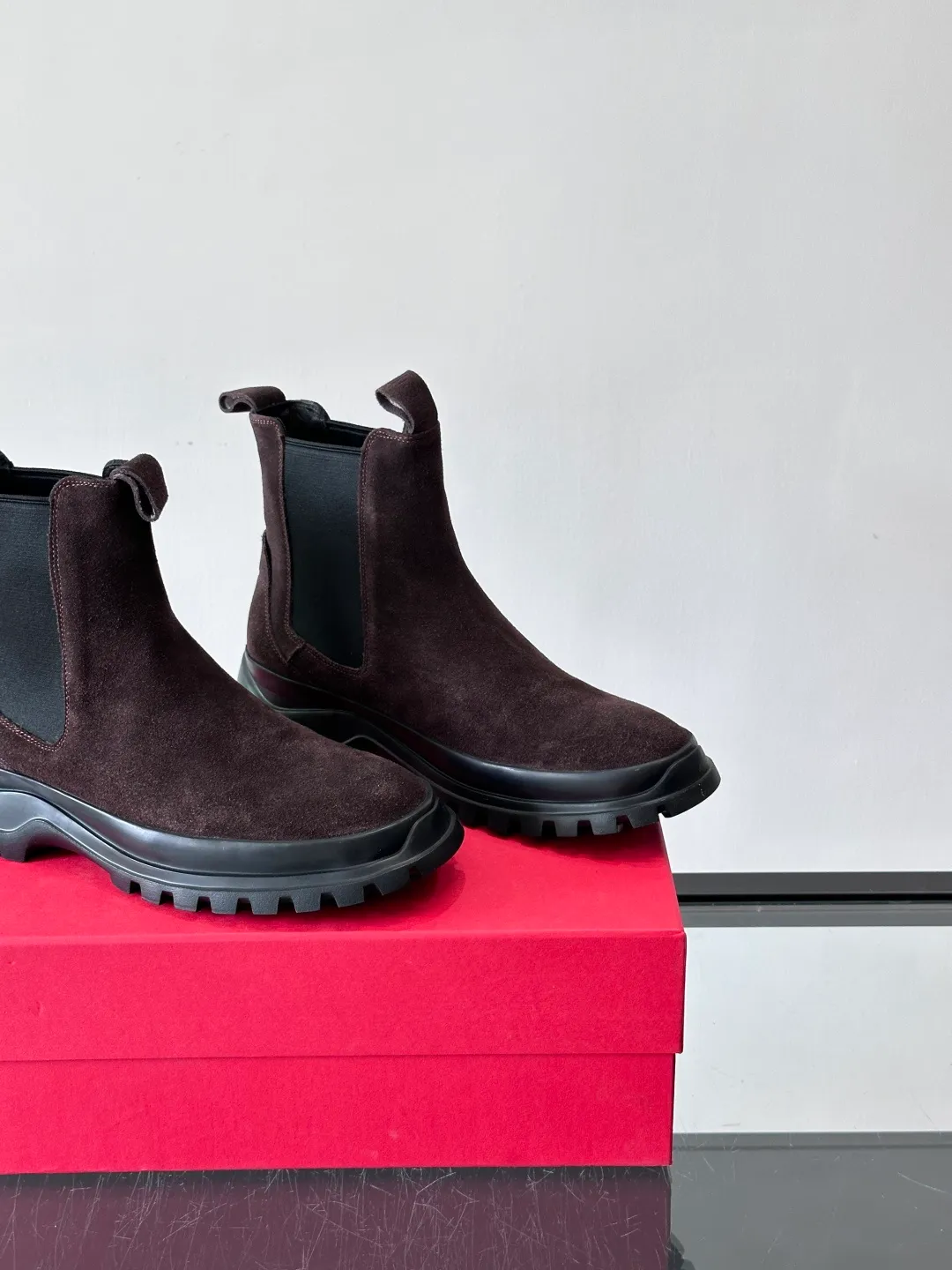 Men's men's shoes 💰960 FERRAGAMO Chelsea boots, super A Chelsea shoes equipped with thick outsole, minimalist design exudes modern charm. Imported leather surface, good texture, leather lining, easy to wear!  size: 39-44 (38.45.46 customized)
